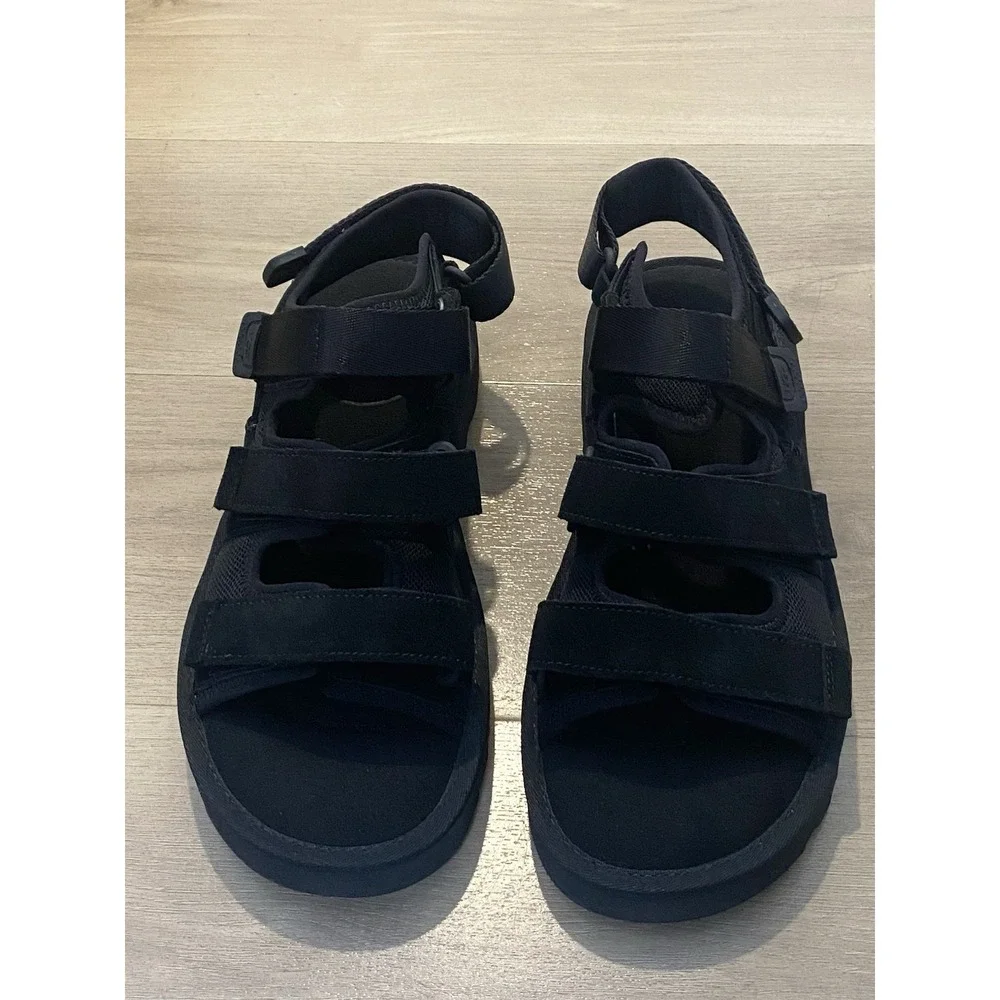 UGG new without